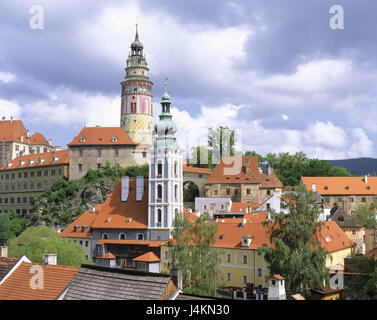 Repubblica ceca, South Bohemian, Cesky Krumlov, vista città, il castello di Krumlov, chiesa pezzo Jost Europa, Est Europa, Cechia, Ceská republika, Boemia, Krumau, città, edificio, castello, case, case, Città Vecchia, la chiesa, il campanile, l'UNESCO-patrimonio culturale mondiale, luogo di interesse, cielo molto nuvoloso Foto Stock
