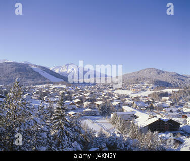 Austria, Tirolo, Seefeld, locale panoramica, Hocheder, 2798 m, inverni Europa, alpi paesaggio di montagna, montagna, cima, nevoso, sole, cielo azzurro, limpido, neve, sport invernali regione, la regione di vacanza, luogo, resort, case, alberghi, stagione, freddo invernale, turismo, area sciistica, vacanze La regione, regione turistica, vacanza sciistica, vacanza invernale, zona sciistica Gschwandtkopf Foto Stock