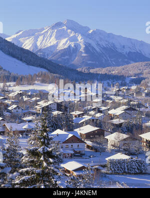 Austria, Tirolo, Seefeld, panoramica locale, zona sciistica Gschwandtkopf, Hocheder, 2798 m, inverni Europa, alpi paesaggio di montagna, montagna, cima, nevoso, sole, cielo azzurro, limpido, neve, sport invernali regione, la regione di vacanza, luogo, resort, case, alberghi, stagione, freddo invernale, turismo, area sciistica, vacanze La regione, regione turistica, vacanza sciistica, vacanza invernale, ski-lift, pista da sci Foto Stock