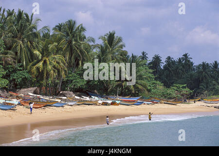 Sri Lanka, Tangalla, spiaggia, barche dei pescatori Asia del Sud, isola, isola di stato, provincia del sud, costa, Tangalle, spiaggia di sabbia di barche da pesca, sul mare oceano Indiano, uomini, pesca, cerniere, pesca Foto Stock