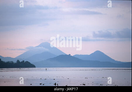 Papua Nuova Guinea, Neubritannien, costa, crepuscolo Foto Stock