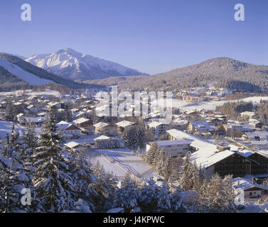 Austria, Tirolo, Seefeld, locale panoramica, Hocheder, 2798 m, inverni Europa, alpi paesaggio di montagna, montagna, cima, nevoso, sole, cielo azzurro, limpido, neve, sport invernali regione, la regione di vacanza, luogo, resort, case, alberghi, stagione, freddo invernale, turismo, area sciistica, vacanze La regione, regione turistica, vacanza sciistica, vacanza invernale, zona sciistica Gschwandtkopf Foto Stock