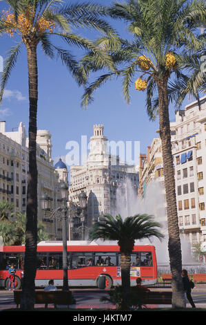 Spagna, Valencia, Centro citta', Old Town, Plaza del Ayuntamiento, estate Europa, Valäncia, Valencia town, vista città, la piazza principale, Piazza, ben, palme, scene di strada, il traffico Foto Stock