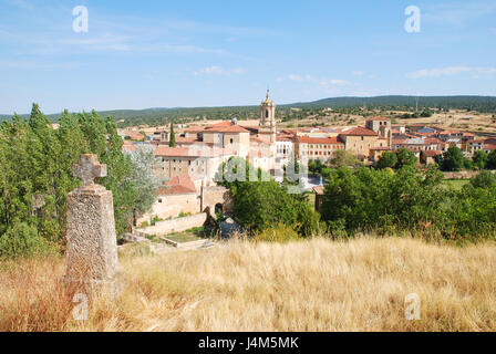 Panoramica. Santo Domingo de Silos, provincia di Burgos, Castilla Leon, Spagna. Foto Stock