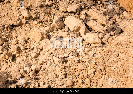 Di argilla e sabbia nella cava. Bellissimo sfondo insolito simile alla superficie del pianeta Marte o la luna Foto Stock