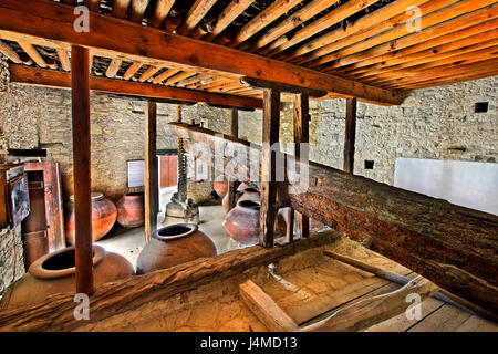 Il tradizionale 'Lenos' (vino pressa) Laneia (o 'Lania') villaggio, uno dei villaggi di Commandaria, Limassol ("Lemessos') distretto, Cipro. Foto Stock