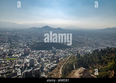 Vista aerea della città di Santiago del Cile da San Cristobal Hill - Santiago del Cile Foto Stock