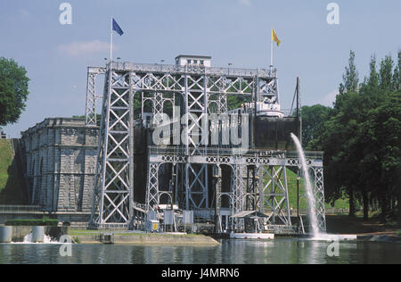 Belgio, provincia di gallina, regione La Louviere, Canal è centro, paranco nave Europa, unione doganale Benelux, regione Wallonische, Hainaut, città e luogo di interesse, canale fluviale, sollevatore idraulico, navigazione, navi, differenza di altezza, chiusa, UNESCO-patrimonio culturale mondiale Foto Stock