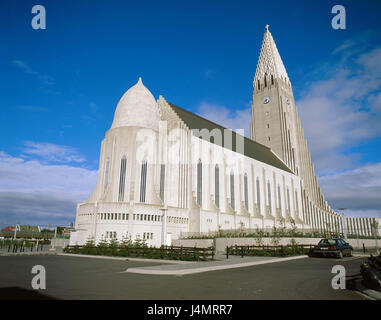 L'Islanda, Reykjavik, Hallgrimskirkja, piazzale Europa, isola, Islanda, capitale, Hallgrimskirche, chiesa, struttura, architettura, stato architetto Gudhjón Samúelsson, nel 1945 - nel 1986, 73 m, stile architettonico, landmark, luogo di interesse, cultura, parcheggio, estate Foto Stock