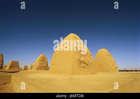 Africa, Libia, provincia del Fezzan, deserto del Sahara, Germa, rovina città ama cucinare, tombe a piramide Africa, Nord Africa, regione di Akakus, scavi, rovine, ex capitale Garamanten, Garamanten, tomba piramidi, tombe, piramidi, strutture storicamente, antiquariato e luogo di interesse, concezione, cultura, storia, Foto Stock