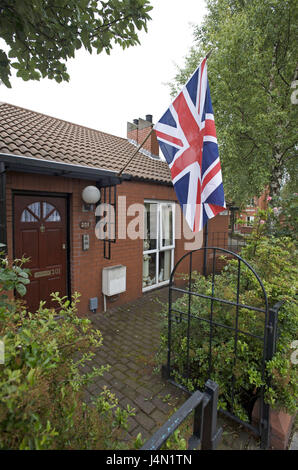 Irlanda del Nord Ulster, County Antrim, Belfast, cuce Shankill Road, casa residenziale, bandiera, Foto Stock