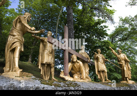 Francia, Lourdes, crocevia, statue, Hitting-Pyrenees, luogo di pellegrinaggio, Pilgrim's Place, pellegrinaggio, destinazione, il turismo, la fede, la religione, il cristianesimo, crocevia stazione, Ailment modo, statue, di Cristo, della croce, della scultura, arte, rappresentanza, la storia della religione, biblico, Foto Stock