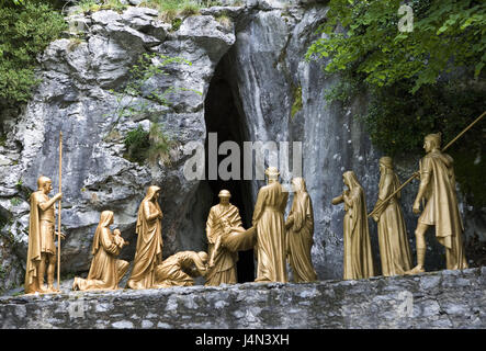 Francia, Lourdes, crocevia, grotta, statue, Hitting-Pyrenees, luogo di pellegrinaggio, Pilgrim's Place, pellegrinaggio, destinazione, il turismo, la fede, la religione, il cristianesimo, crocevia stazione, Ailment modo, statue, di Cristo, della croce, della scultura, arte, rappresentanza, la storia della religione, biblico, Foto Stock