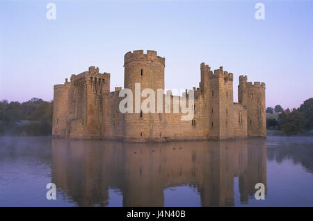 Gran Bretagna, Inghilterra, Sussex, Castello Bodiam, mirroring, superficie di acqua, Foto Stock