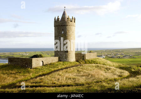 Irlanda, Munster, County Clare, Doolin, Doonagore Castello, torre, Foto Stock