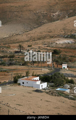 Spagna Fuerteventura, Betancuria, paesaggio di montagna, strade, case, Foto Stock