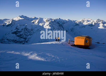 Austria, Tirolo, alpi Ötztaler, Wassertalkogel, Renania-Palatinato bivacco, alpinista, Foto Stock