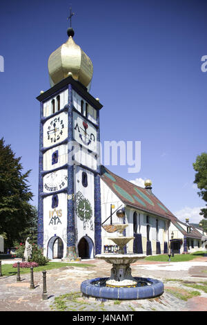 L'Austria, la Stiria, Bärnbach, 100 acqua chiesa, lato orientale, Weststeiermark, città, chiesa, città chiesa parrocchiale, cane acqua chiesa, nel 1987, la trasformazione, lo stile architettonico, 100 acqua, chiesa, Steeple, colore oro, orologio, architettura, ingresso, porta, chiesa architettura, ben, luogo di interesse storico, arte, deserte, Foto Stock