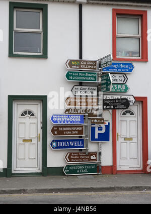 Irlanda, Ballyvaghan, casa di facciata, segnaletica, Foto Stock