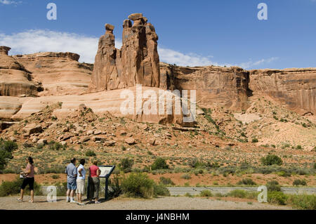 Gli Stati Uniti, Utah, Arches National Park, tre pettegolezzi, turistico, Foto Stock