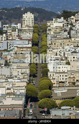 Gli Stati Uniti, California, San Francisco, Lombard Street, scene di strada da sopra Foto Stock