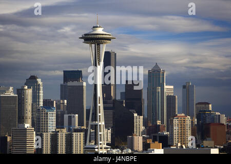 Gli Stati Uniti, Seattle, vista città, centro della città, lo Space Needle, skyline, America del Nord, paese, città, architettura, costruzione, alta sorge, edifici per uffici, luogo di interesse storico, sky, cloudies, Foto Stock