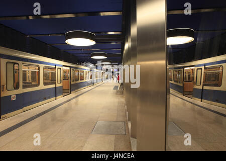 In Germania, in Baviera, Monaco di Baviera, la stazione della metropolitana, Foto Stock