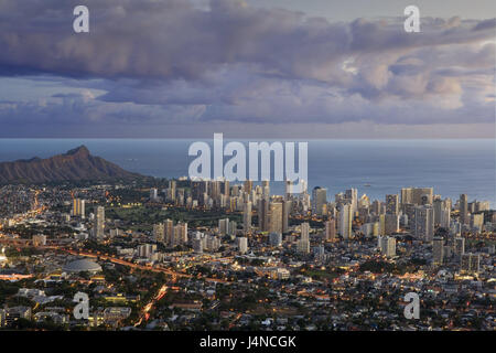 Gli Stati Uniti, Hawaii, Oahu Islanda, Honolulu, vista città, le isole hawaiane, destinazione, paese, città, alta sorge, mare, vista orizzonte, cielo, nuvole, crepuscolo, crepuscolo, Foto Stock