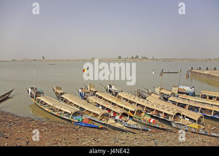 Africa occidentale, Mali, Niger-Binnendelta, città di Mopti, flusso Bani, porto, stivali, Foto Stock