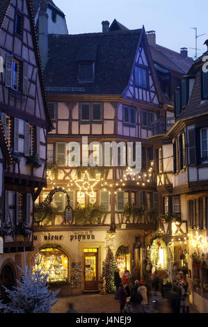 Francia, Alsazia, Colmar, Città Vecchia, Natale Illuminazione, sera, Foto Stock