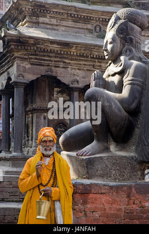 Il Nepal, Kathmandu, Durbar Square, statua della divinità, Sadhu, Foto Stock
