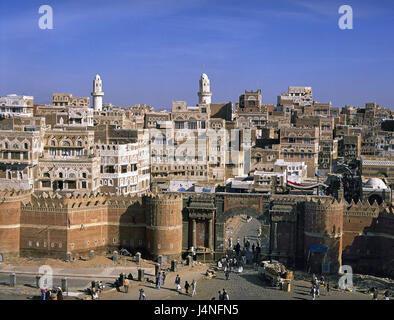 Yemen, Sanaa, Città Vecchia, Town Gate, Bab al-Yaman, il Vicino Oriente, capitale, città, townscape, panoramica, città panoramica, Yemen, Est, case, gate, torri, persone Foto Stock