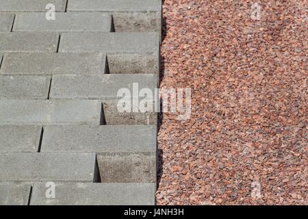 Pavimentazione in calcestruzzo. La costruzione di una nuova strada. Lavori in corso Foto Stock