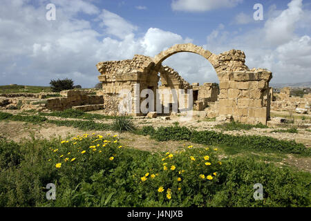 Cipro, Paphos, sito di scavo, ruderi, Saranda Kolones, 13. Cento., isola del mediterraneo, isola, rovina sito, mura difensive, archi, doppi fogli, fortezza rovina, fortezza, castello, rimane, mura difensive avanzi, storia, vecchio, storicamente luogo di interesse, viaggi, turismo, UNESCO-patrimonio culturale mondiale, Foto Stock