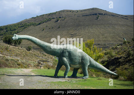 Replica di dimensioni reali di Brachiosaurus sauropod dinosaur. Valdecevillo sito nelle vicinanze di ENCISO village, La Rioja, Spagna. Foto Stock