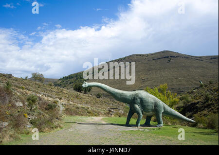 Replica di dimensioni reali di Brachiosaurus sauropod dinosaur. Valdecevillo sito nelle vicinanze di ENCISO village, La Rioja, Spagna. Foto Stock