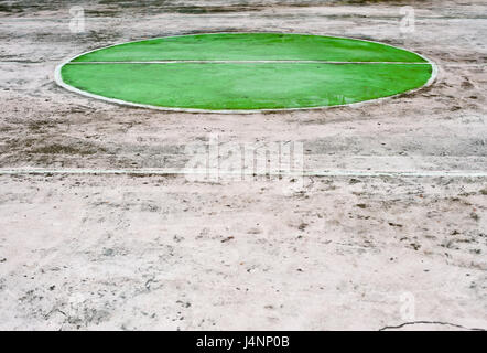 Abstract piano sportivo che mostra i contrassegni colorati per diversi giochi, multi-sport dipinta su corte Foto Stock