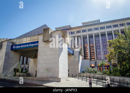 La sede centrale di Caixa Geral de Depositos, una banca a Lisbona, Portogallo Foto Stock