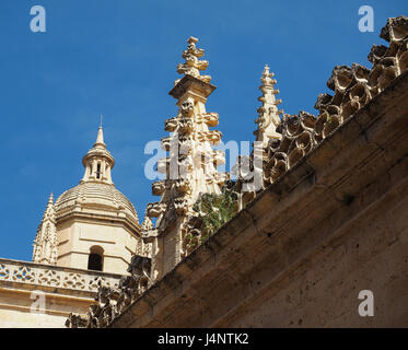 Una chiusura dettaglio vista dettagliata di ornati intricata architettura gotica Catedral Cattedrale Santa Maria Segovia, Spagna Foto Stock