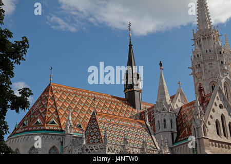 Parte dell'Ornato del tetto della chiesa di San Mattia a Budapest, Ungheria. Foto Stock