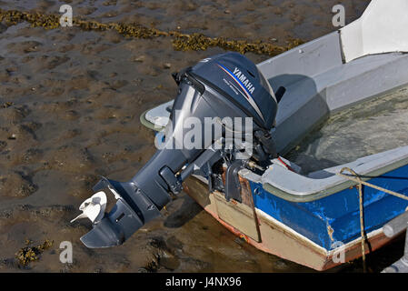 Yamaha Four Stroke motore fuoribordo su dinghy. Foto Stock