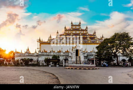 Monastero di Atumashi a Mandalay, Myanmar. Foto Stock