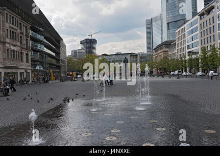 Il Goethe monumento su Goetheplatz in inverno Francoforte Foto Stock