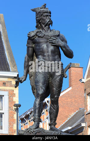 Statua di Ambiorix (principe della Eburones, leader della tribù Belgic) presso la Piazza del Mercato di Tongeren, Belgio Foto Stock