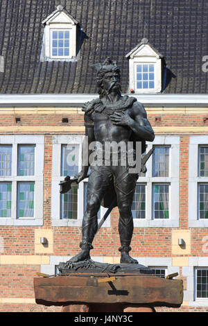 Statua di Ambiorix (principe della Eburones, leader della tribù Belgic) presso la Piazza del Mercato di Tongeren, Belgio Foto Stock