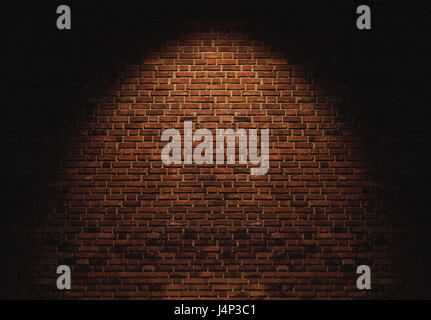 Muro di mattoni texture, con la luce spot Foto Stock