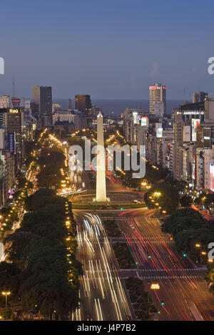 Argentina, Buenos Aires, vista città, Avenida 9 de Julio, obelisco, luci, sera, Foto Stock