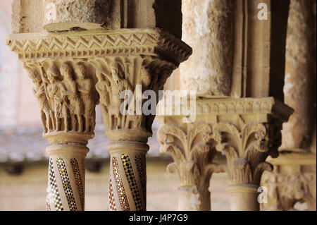 L'Italia, isola di Sicilia, Monreale Chiostro di Il a Cristo, chiostro, pilastri, capitale, dettaglio Foto Stock
