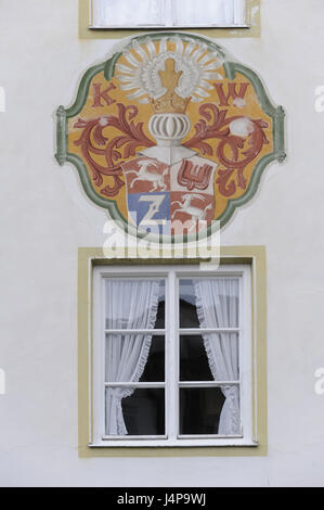 Lüftlmalerei di uno stemma sulla facciata di una casa nel bagno Tölz nella valle di Isar, Foto Stock