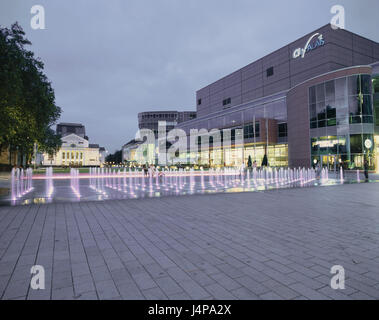 In Germania, in Renania settentrionale-Vestfalia, Duisburg, Königstrasse, Ben, il teatro, il palazzo di città, serale, area di dissenteria, città, centro citta', Centro citta', edificio, strada dello shopping, Haupteinkaufsstrasse, business street, quadrato, fontane, negozi, shopping, centro, crepuscolo, Foto Stock